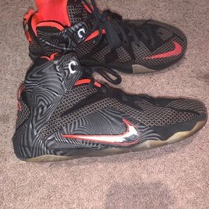 Lebron 12 "Court Vision" Size 7 Pre-Owned.
